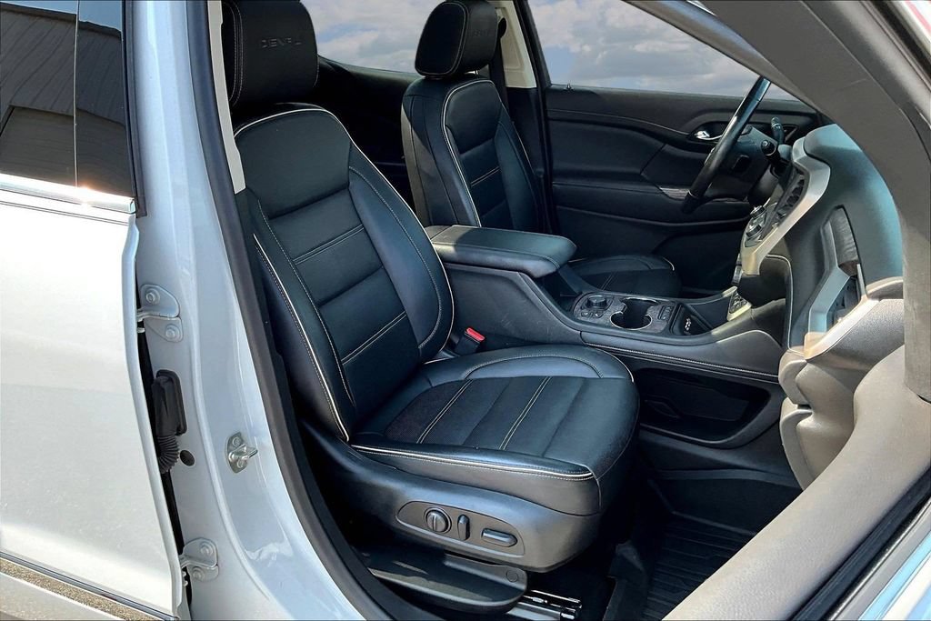 Used 2021 GMC Acadia Denali w/ Denali Technology Package FWD image 32