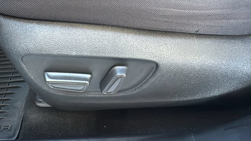 Used 2022 Toyota Highlander LE FWD image 20