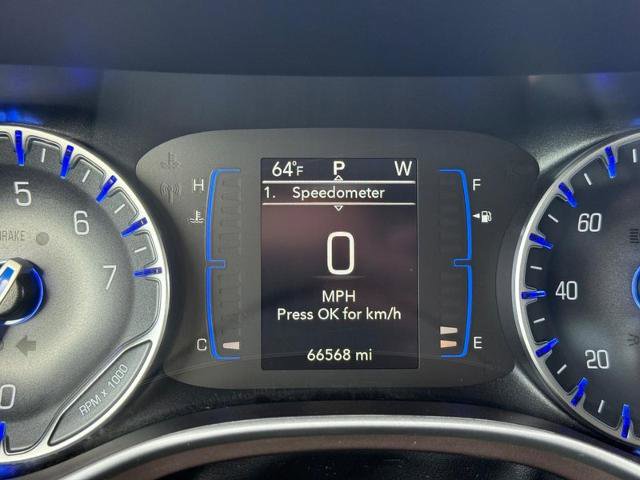 Used 2022 Chrysler Voyager LX image 22