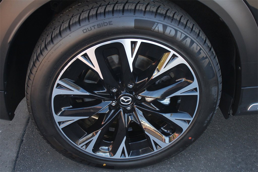 Used 2024 MAZDA CX-90 Plug-In Hybrid w/ Premium Pkg image 29