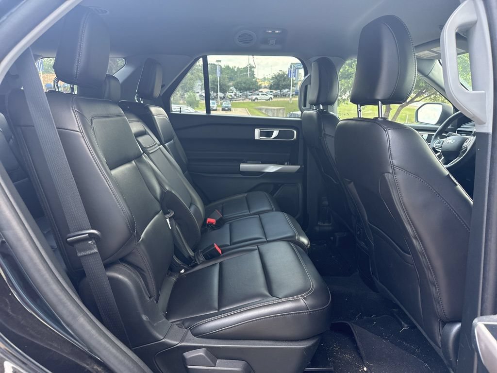 Certified 2024 Ford Explorer XLT w/ Equipment Group 202A RWD image 10