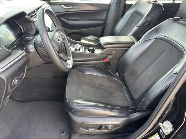 Used 2024 Jeep Grand Cherokee L Laredo AWD/4WD image 17