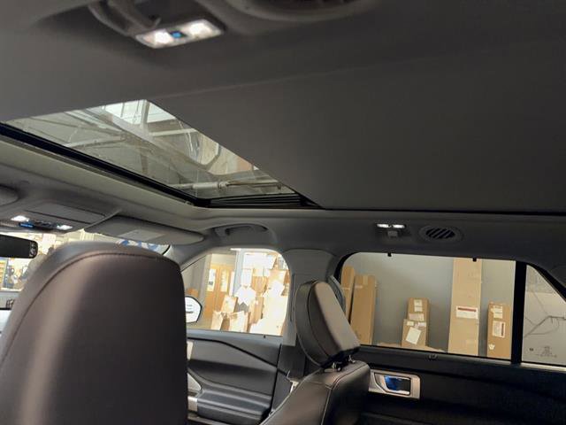 Certified 2023 Ford Explorer Limited w/ Limited Technology Package image 11