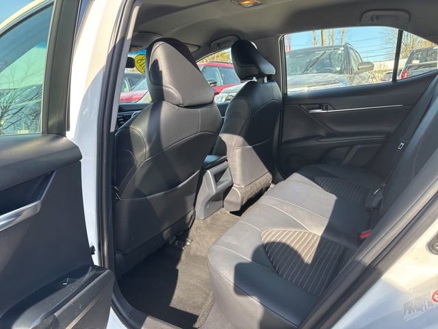 Used 2018 Toyota Camry SE image 19