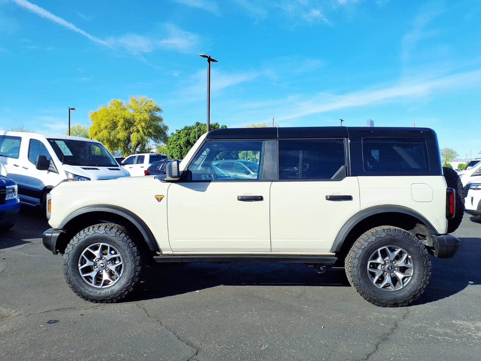 Certified 2025 Ford Bronco Badlands image 3