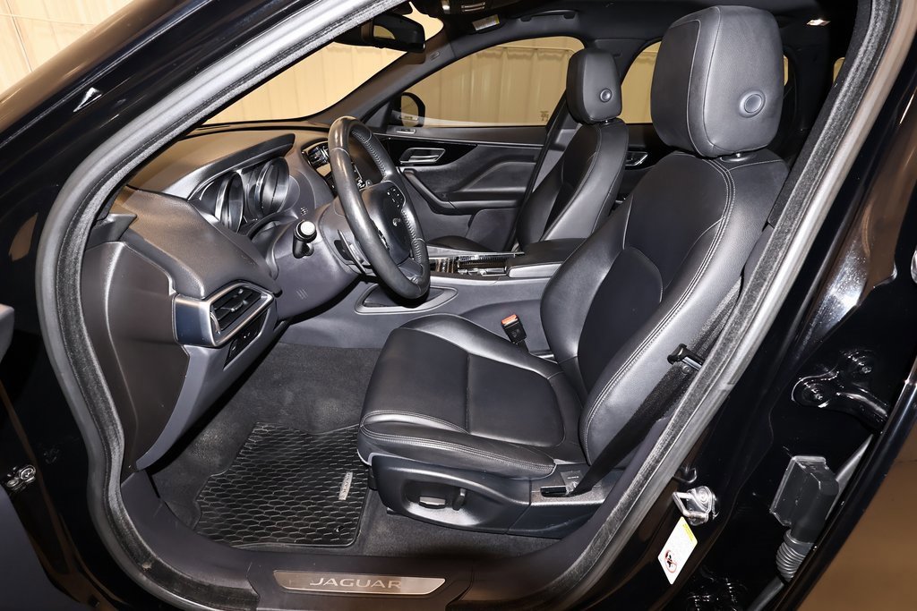 Used 2018 Jaguar F-PACE Premium image 17