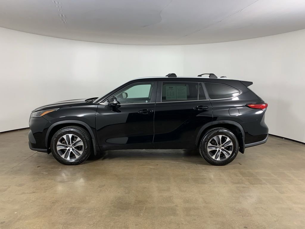 Used 2023 Toyota Highlander XLE AWD/4WD image 18