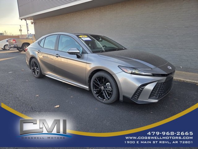 Used 2025 Toyota Camry SE image 7
