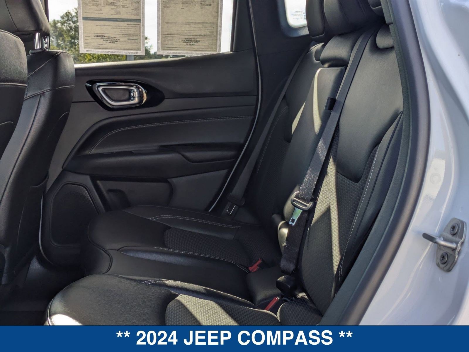 Used 2024 Jeep Compass Latitude w/ Convenience Group image 14