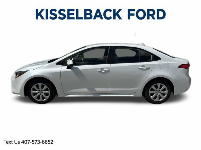 Used 2022 Toyota Corolla LE image 2