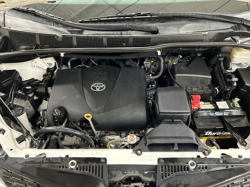 Used 2020 Toyota Sienna SE w/ Nightshade Edition AWD/4WD image 29