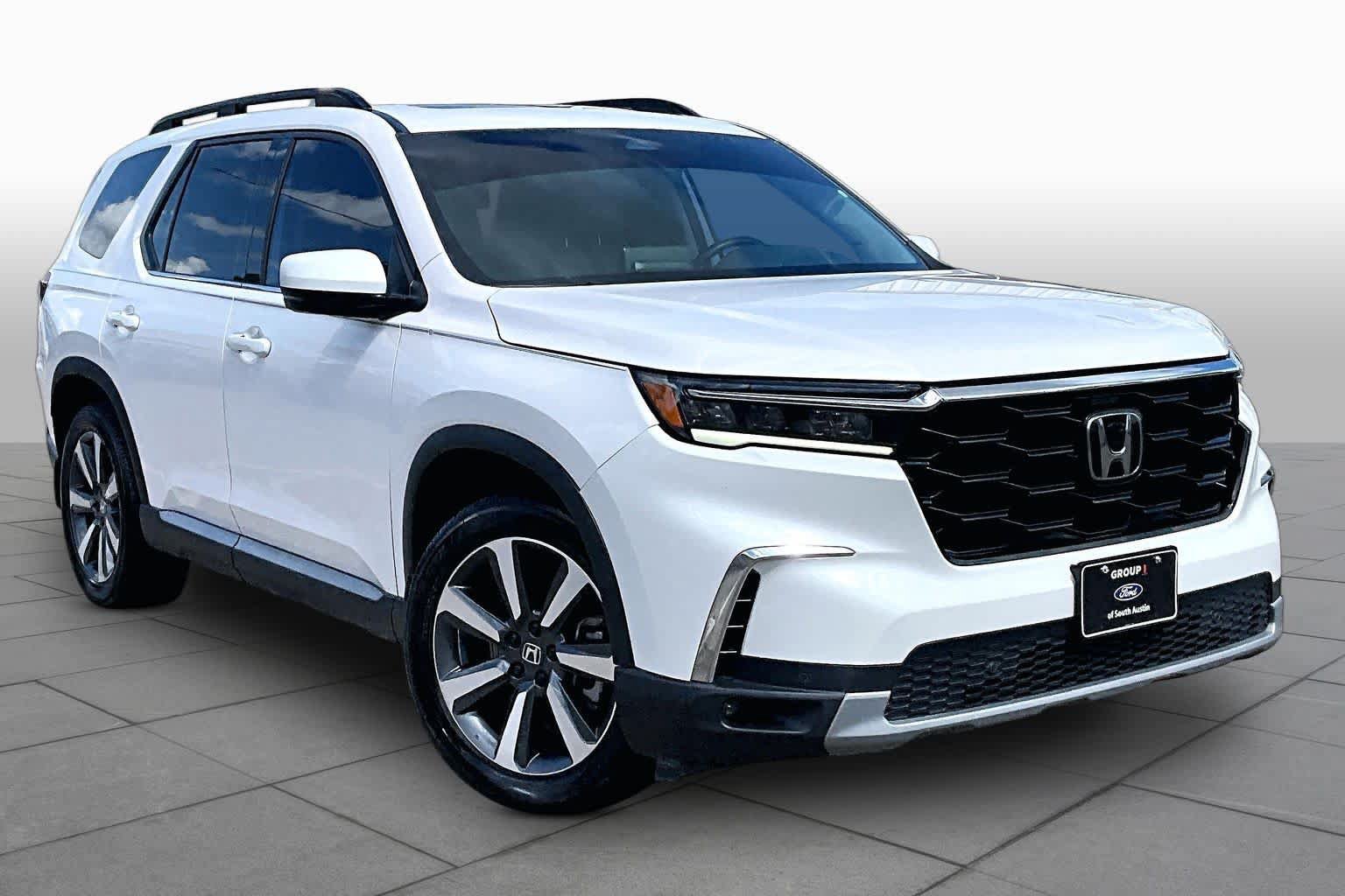 Used 2023 Honda Pilot Touring image 3