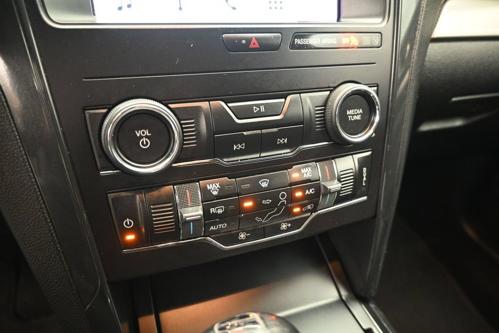 Certified 2019 Ford Explorer XLT FWD image 26