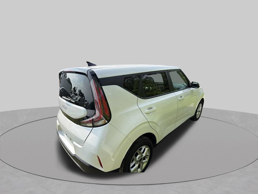 Used 2025 Kia Soul LX w/ LX Technology Package FWD image 7