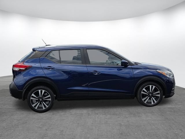 Used 2018 Nissan Kicks SV FWD image 3