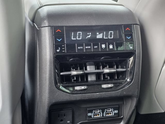 Used 2021 Jeep Grand Cherokee L Overland w/ Luxury Tech Group IV AWD/4WD image 24