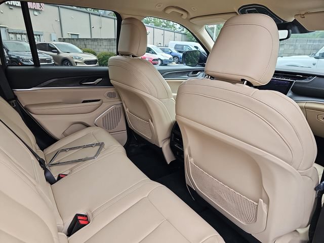 Used 2022 Jeep Grand Cherokee Limited RWD image 11