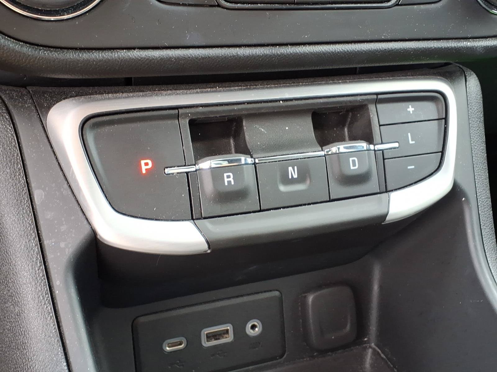 Used 2024 GMC Terrain SLE w/ Driver Convenience Package FWD image 12