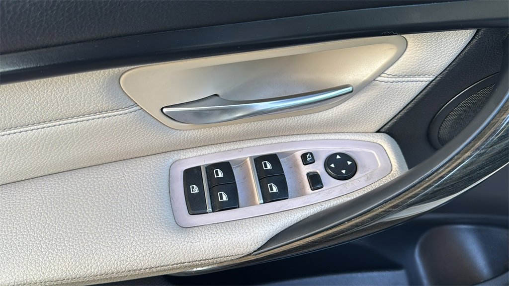 Used 2017 BMW 320i Sedan image 19