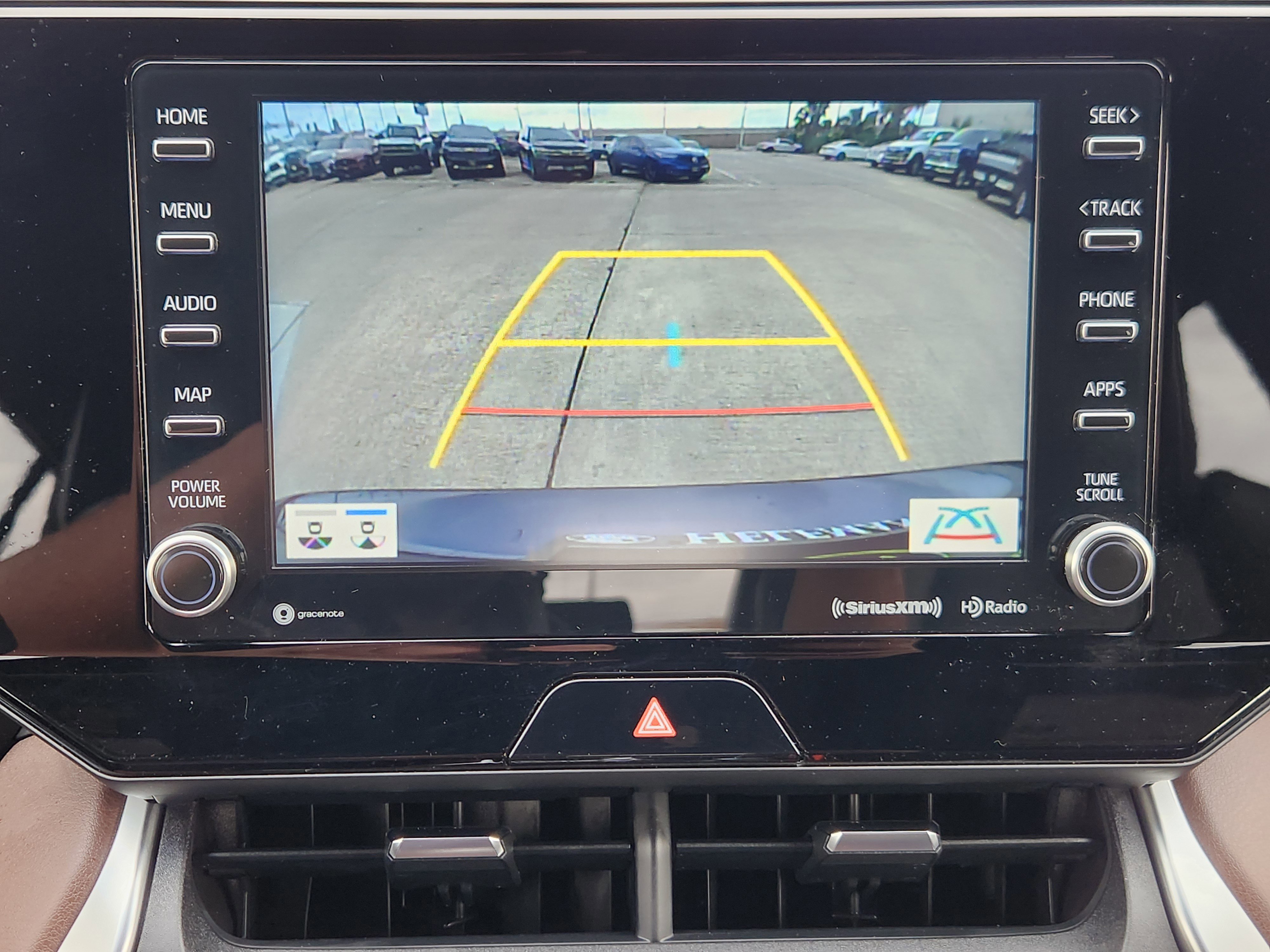 Used 2022 Toyota Venza XLE AWD/4WD image 13