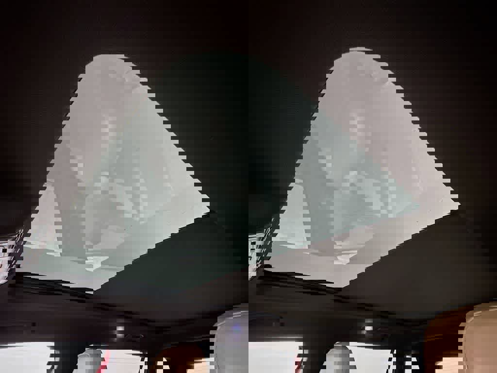 Used 2024 Volkswagen Tiguan SE R-Line image 30