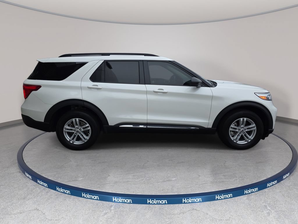 Certified 2022 Ford Explorer XLT w/ Equipment Group 202A AWD/4WD image 4