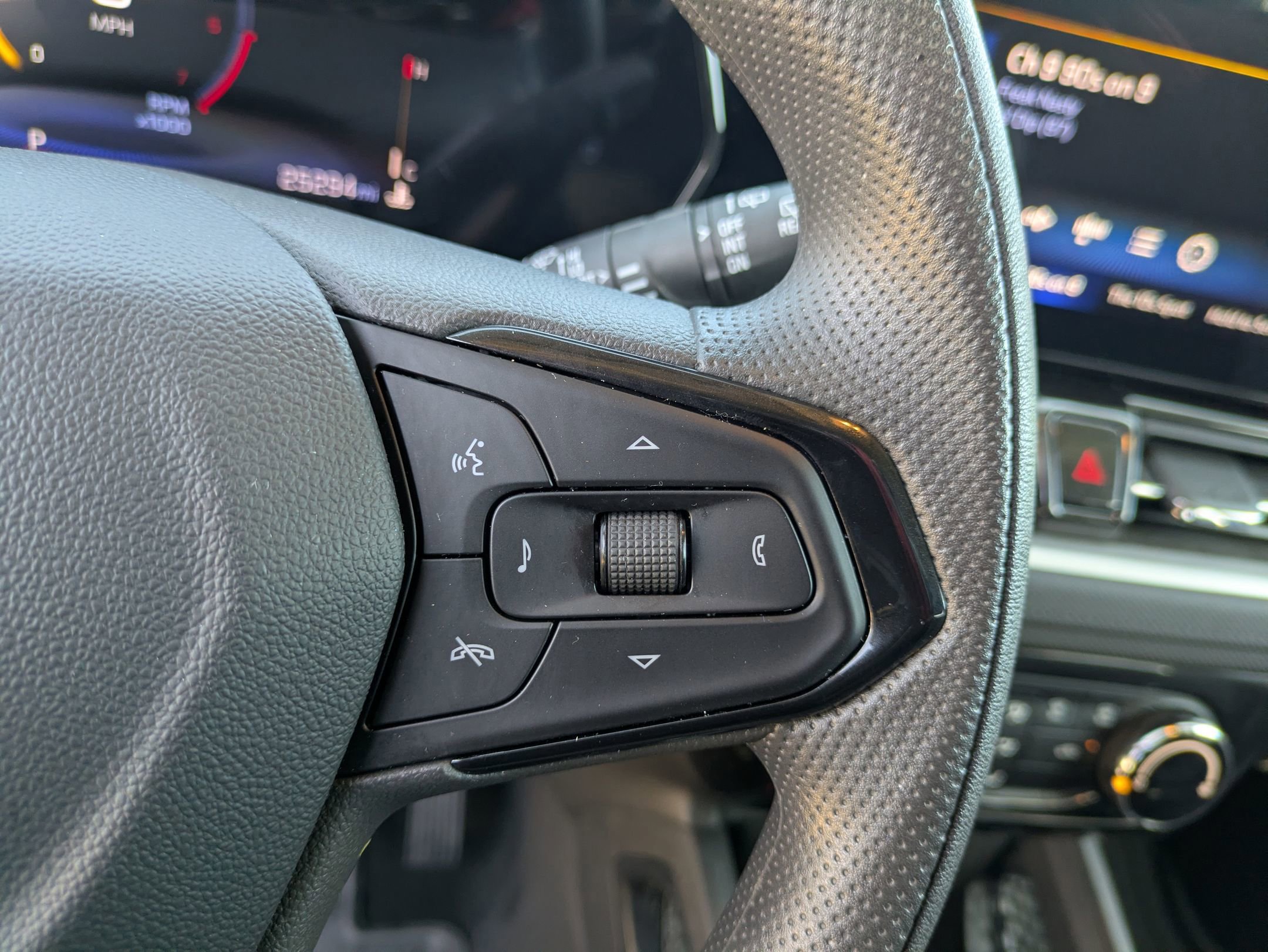 Used 2025 Chevrolet TrailBlazer LT w/ Driver Confidence Package image 19