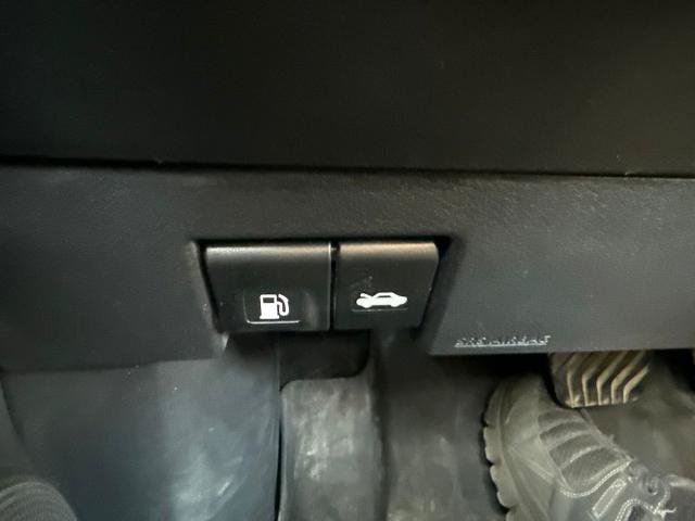 Used 2020 Nissan Kicks SR w/ SR Premium Package FWD image 13