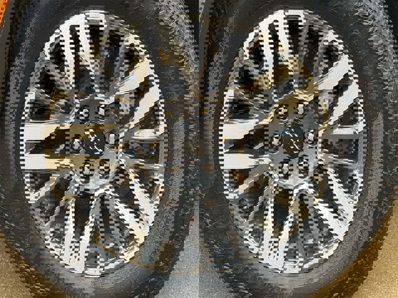 Used 2025 Chevrolet Suburban Z71 w/ Comfort Package image 9