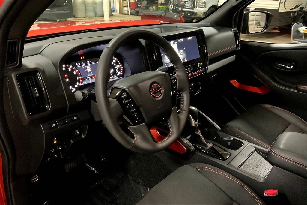Used 2025 Nissan Frontier PRO-4X w/ Pro Convenience Package image 13