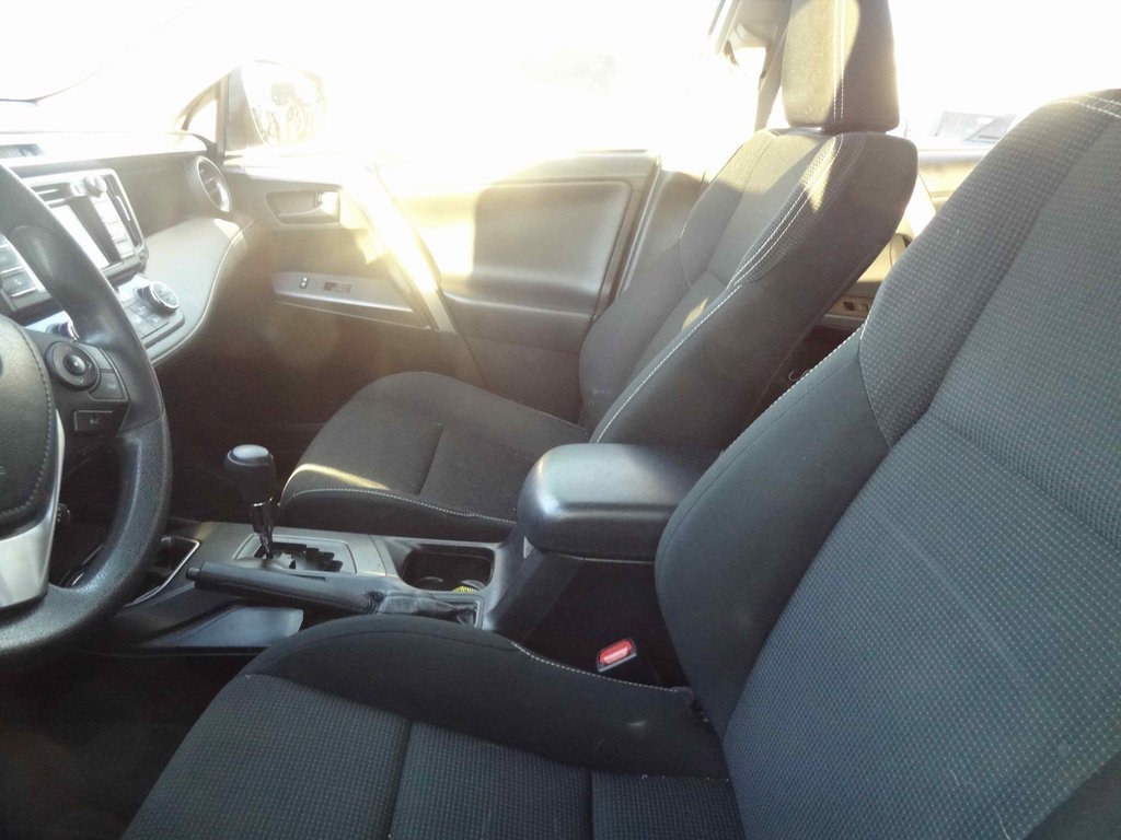 Used 2018 Toyota RAV4 LE image 6