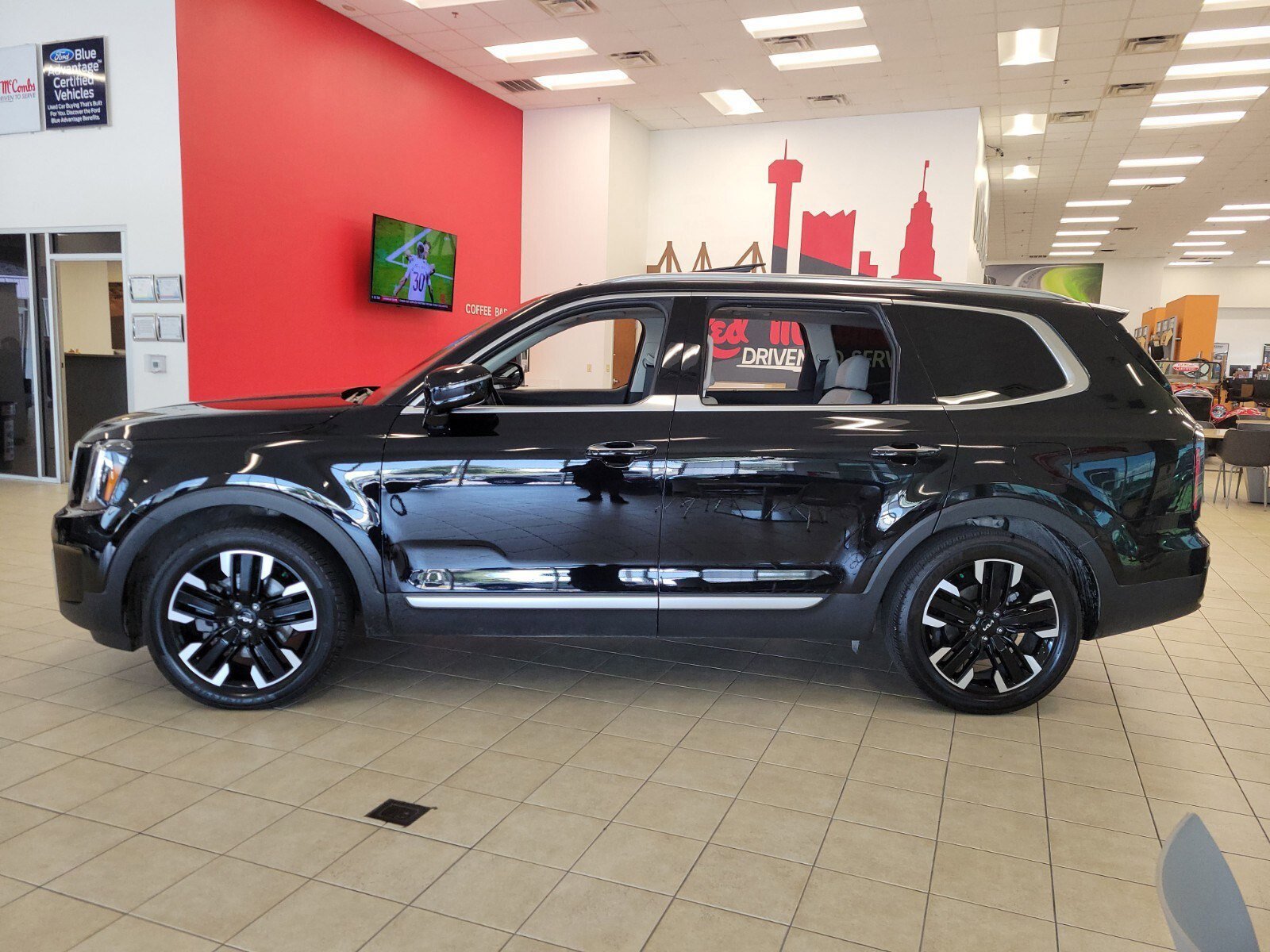 Used 2024 Kia Telluride SX w/ Towing Package image 5