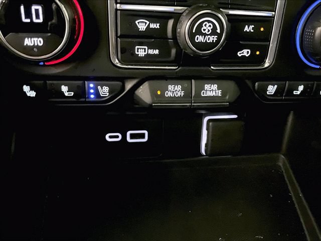 Used 2021 Chevrolet Tahoe Premier AWD/4WD image 32