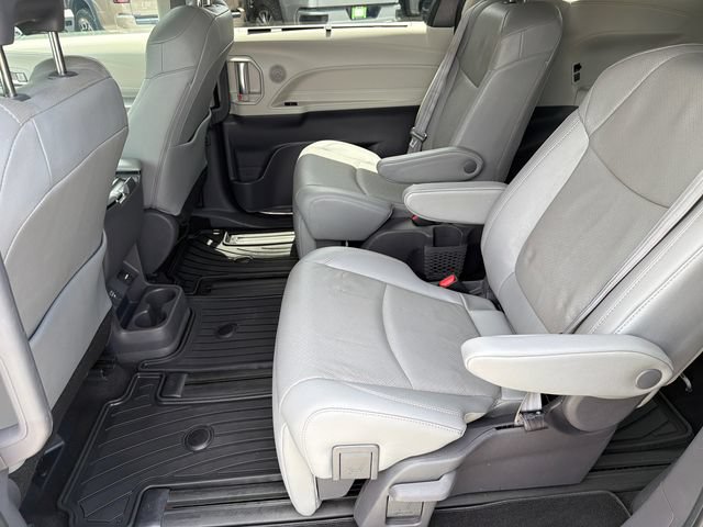 Used 2021 Toyota Sienna Limited FWD image 21