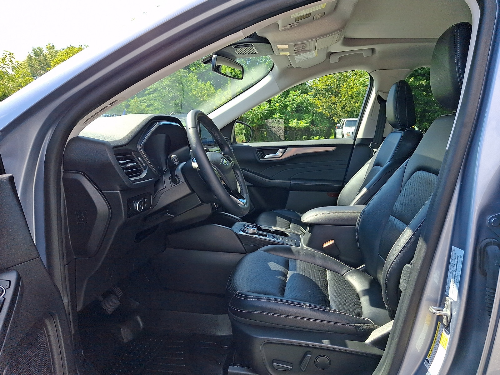 Certified 2022 Ford Escape Titanium w/ Class II Trailer Tow Package AWD/4WD image 15