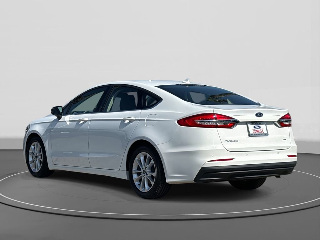 Certified 2019 Ford Fusion SE image 2