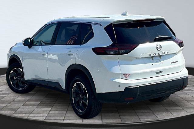 Used 2024 Nissan Rogue SV AWD/4WD image 2