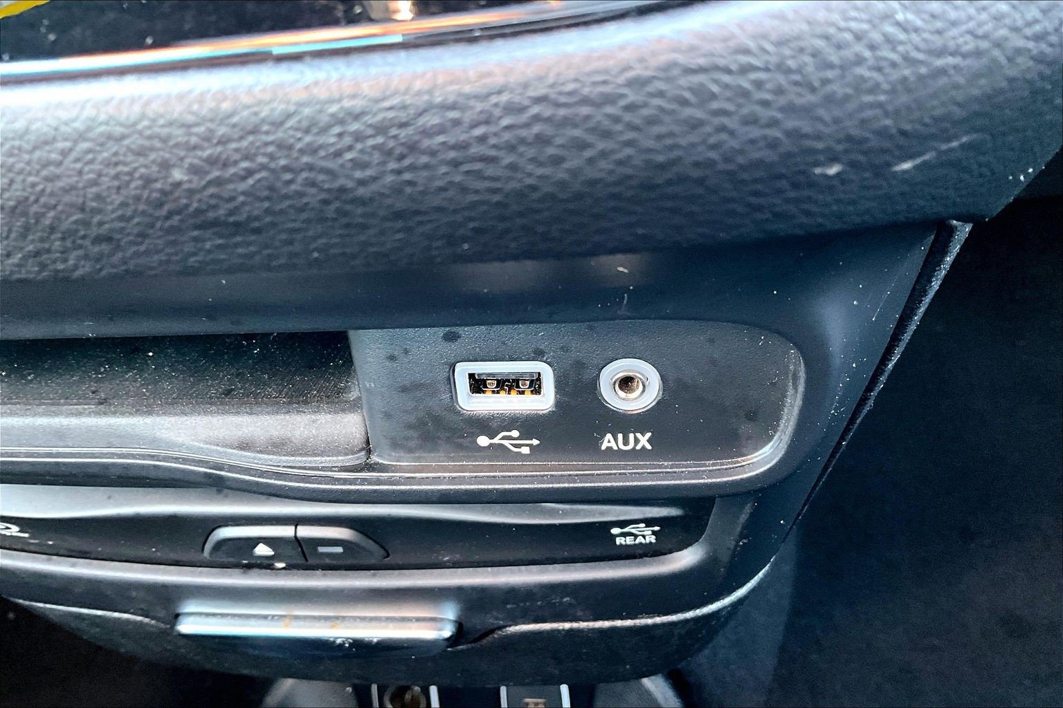 Used 2019 Chrysler Pacifica Touring-L Plus w/ Advanced Safetytec Group FWD image 16