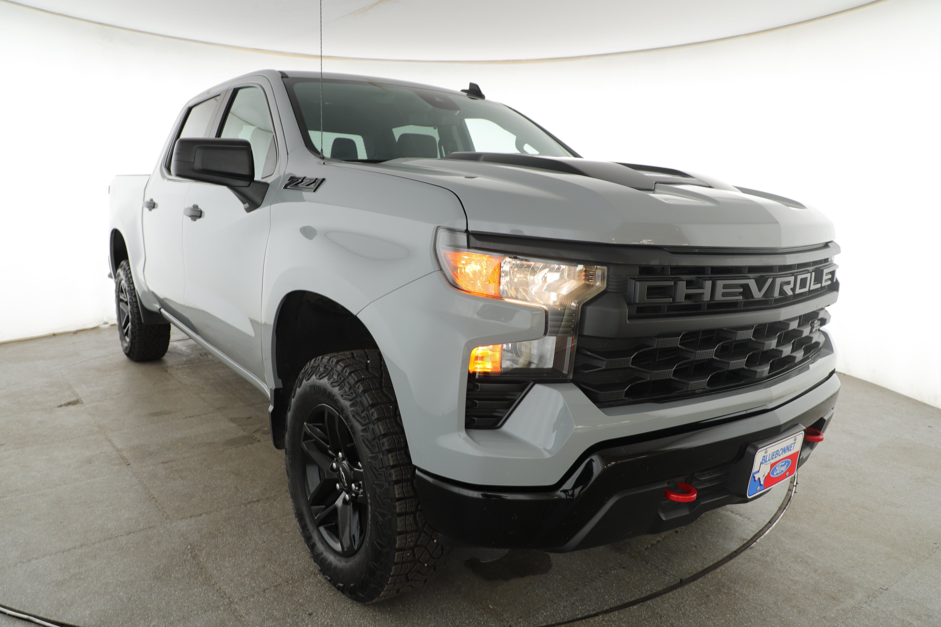 Used 2024 Chevrolet Silverado 1500 Custom Trail Boss w/ LPO, Dark Essentials Package AWD/4WD image 3