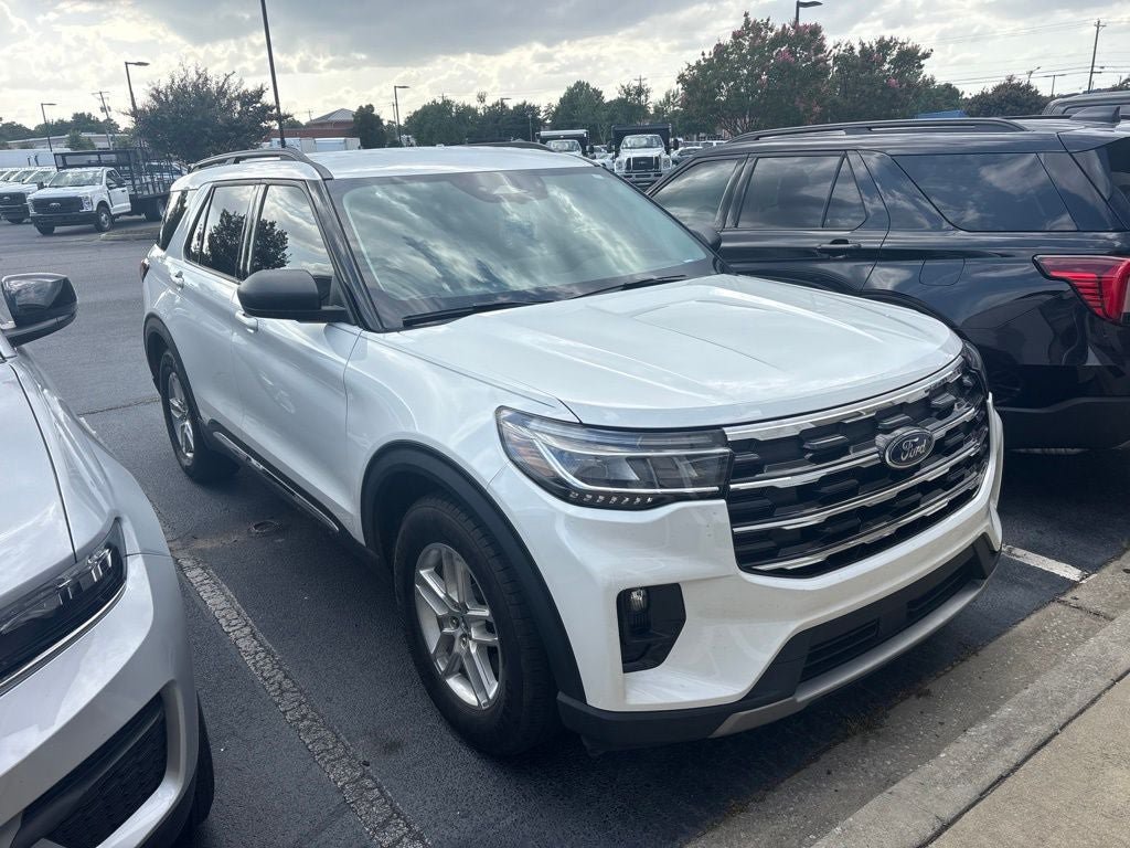 Certified 2025 Ford Explorer Active w/ Active Comfort Package RWD image 2