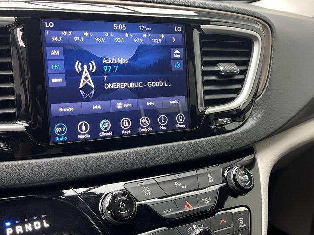 Used 2019 Chrysler Pacifica Touring-L FWD image 18