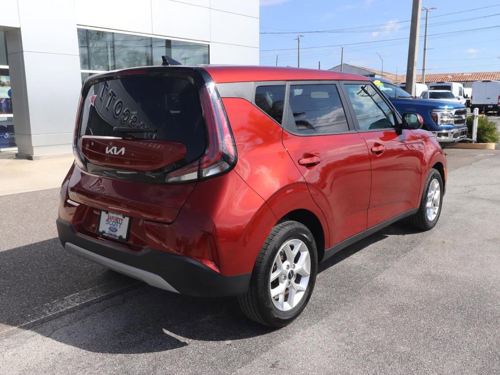 Used 2025 Kia Soul LX w/ LX Technology Package image 5