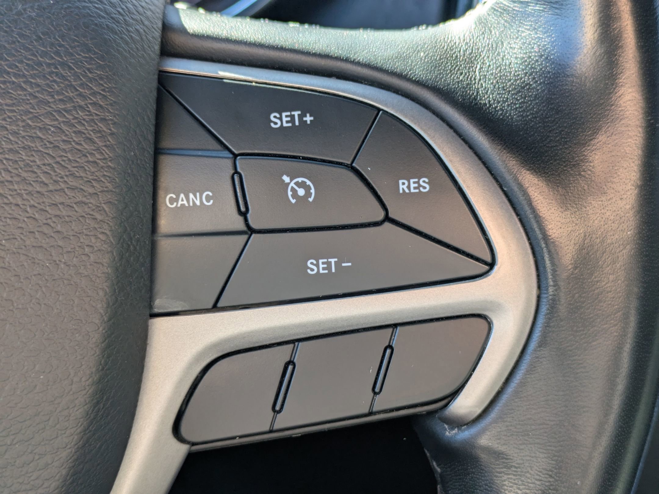 Used 2021 Jeep Grand Cherokee Laredo X image 16