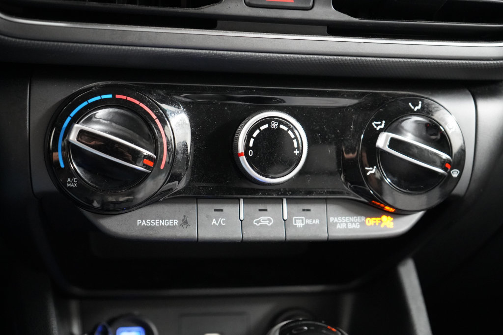 Used 2023 Hyundai Kona SEL AWD/4WD image 24