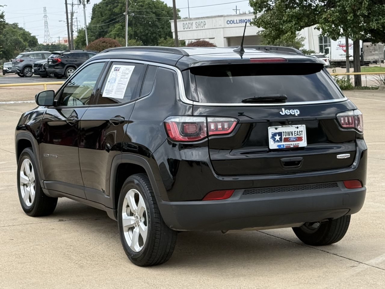 Used 2018 Jeep Compass Latitude w/ Popular Equipment Group FWD image 5
