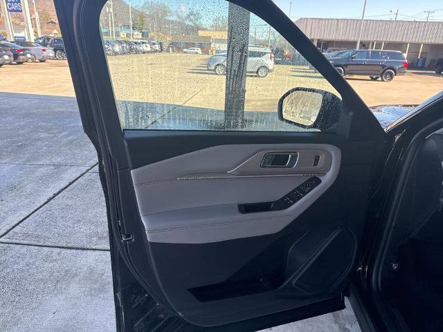 Certified 2025 Ford Explorer Active w/ Active Comfort Package RWD image 16