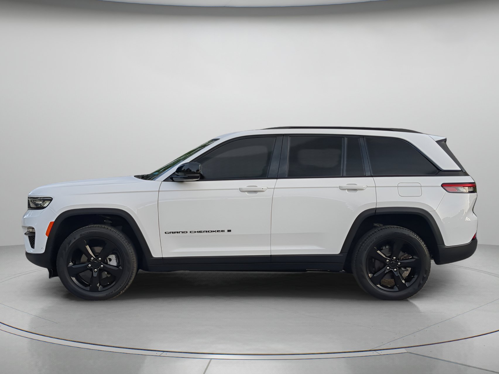 Used 2023 Jeep Grand Cherokee Limited w/ Luxury Tech Group II AWD/4WD image 43