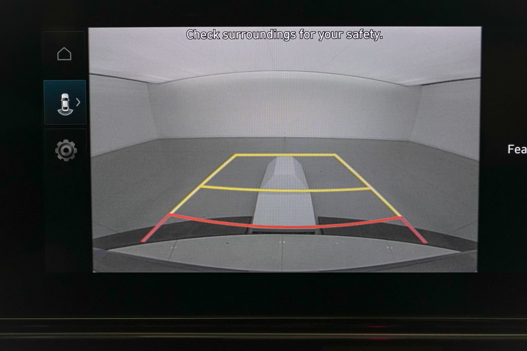 Used 2025 Hyundai Elantra SEL FWD image 16
