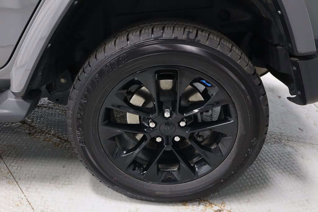 Used 2023 Jeep Wrangler Unlimited Sahara AWD/4WD image 19