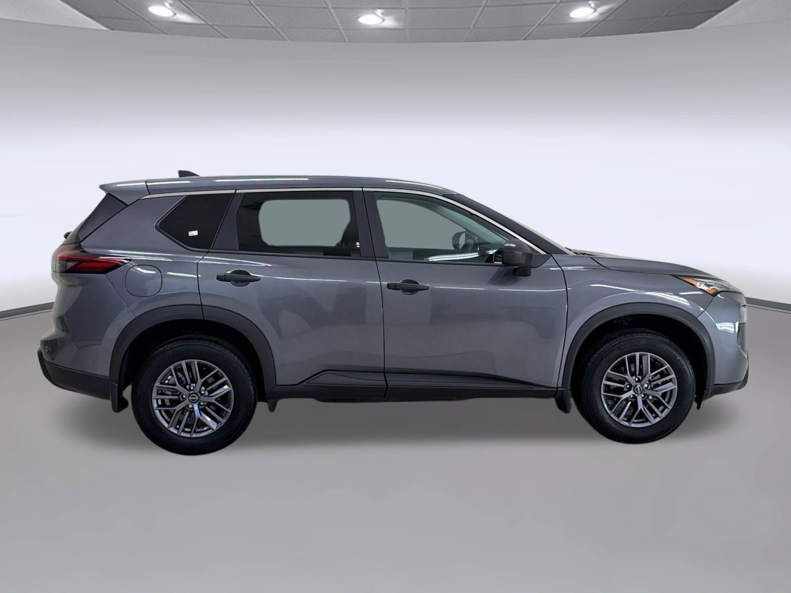 Used 2025 Nissan Rogue S AWD/4WD image 8